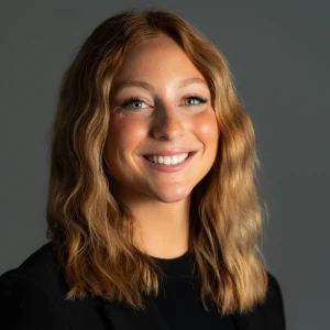 image of agent Adriane Itzenhuiser